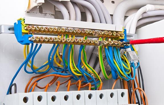 Instalações Elétricas - Serviços - Engenharia Goiânia Baken